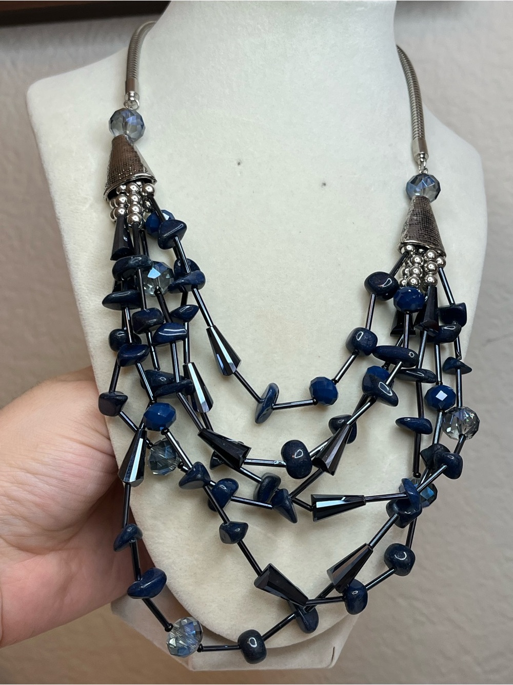 Howard’s Silver Tone Faceted Blue Glass Bead Chunky Necklace 20”